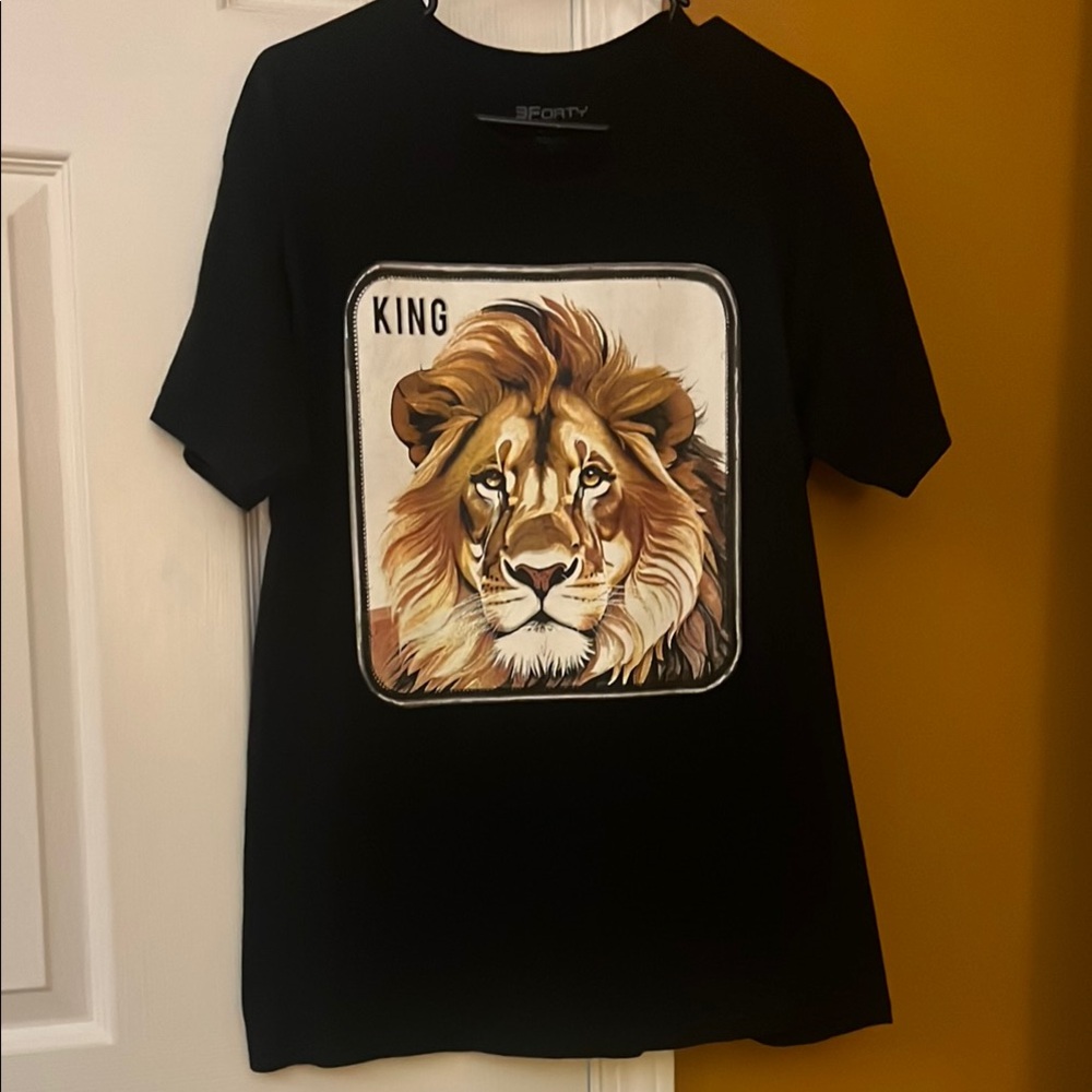 Black Lion Graphic Men’s T-Shirt